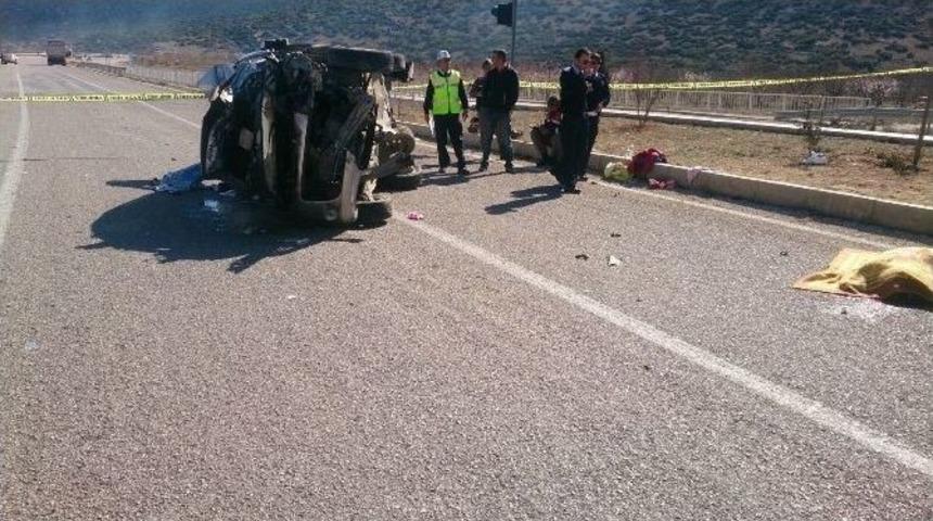 Antalya&rsquo;da Trafik Kazası: 1 &Ouml;l&uuml;