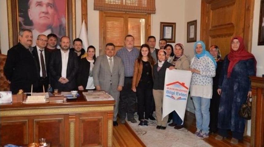 Bilgi Evi&rsquo;nin İlk Kursiyerlerinden Başkan Yağcı&rsquo;ya Ziyaret