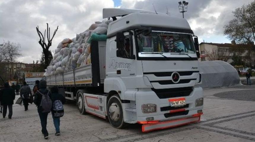Uşak&rsquo;tan Bayırbucak T&uuml;rkmenlerine İki Tır Daha Yardım Gitti