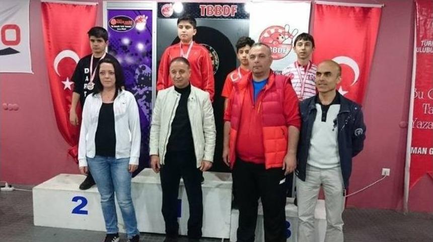 Boz&uuml;y&uuml;kl&uuml; Dart Sporcusu Milli Takımda