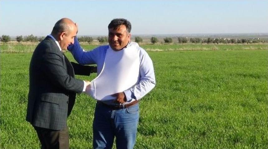 Başkan Kara&rsquo;dan Sınır Hattında G&ouml;rev Yapan Gazetecilere &Ccedil;elik Yelek