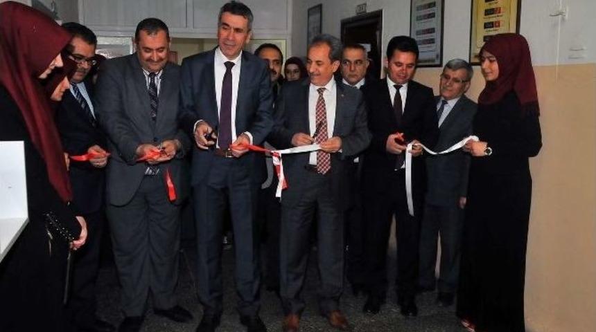 Akşehir&rsquo;de Okullara Koridor Kitaplığı