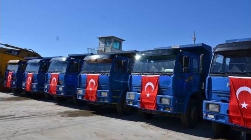 İş Makineleri Sınırın Diğer Tarafına Yollandı
