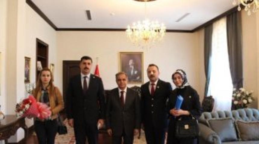 Vali Tapsız, Yeşilay Derneği Y&ouml;neticilerini Kabul Etti