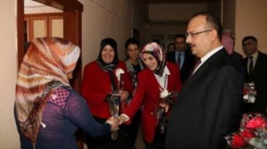 Hakkari&rsquo;de 8 Mart D&uuml;nya Kadınlar G&uuml;n&uuml; Kutlamaları