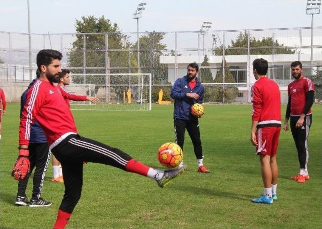 Mersin İdmanyurdu&rsquo;nda Trabzonspor Masaisi S&uuml;r&uuml;yor