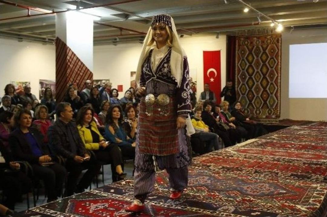 Kadın M&uuml;zesi&rsquo;nden Y&ouml;r&uuml;k Gelini Defilesi