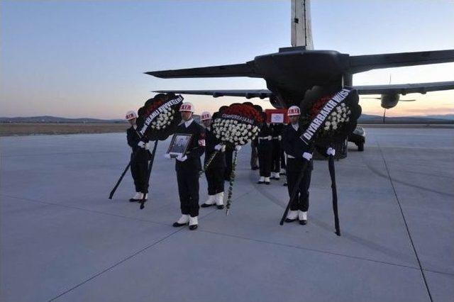 Şehit Uzman &Ccedil;avuş İbrahim Tetik&rsquo;in Naaşı Memleketi K&uuml;tahya&rsquo;da T&ouml;renle Karşılandı 1