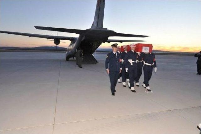 Şehit Uzman &Ccedil;avuş İbrahim Tetik&rsquo;in Naaşı Memleketi K&uuml;tahya&rsquo;da T&ouml;renle Karşılandı 2