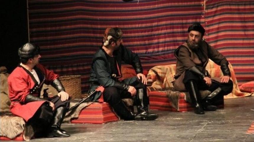 Sivas&rsquo;ta &lsquo;k&uuml;rşad Ve 40 &Ccedil;erisi&rsquo; Tiyatro Oyunu Sahnelendi