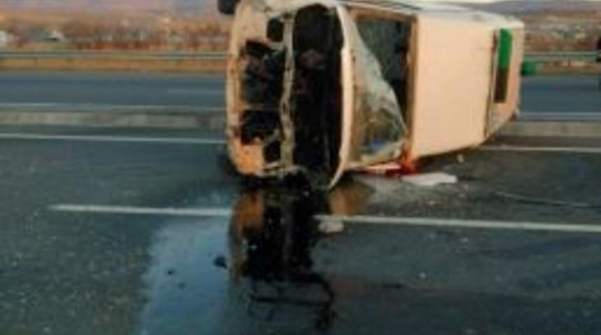 Cenaze Aracı Yan Yattı: 1 &Ouml;l&uuml;, 2 Yaralı