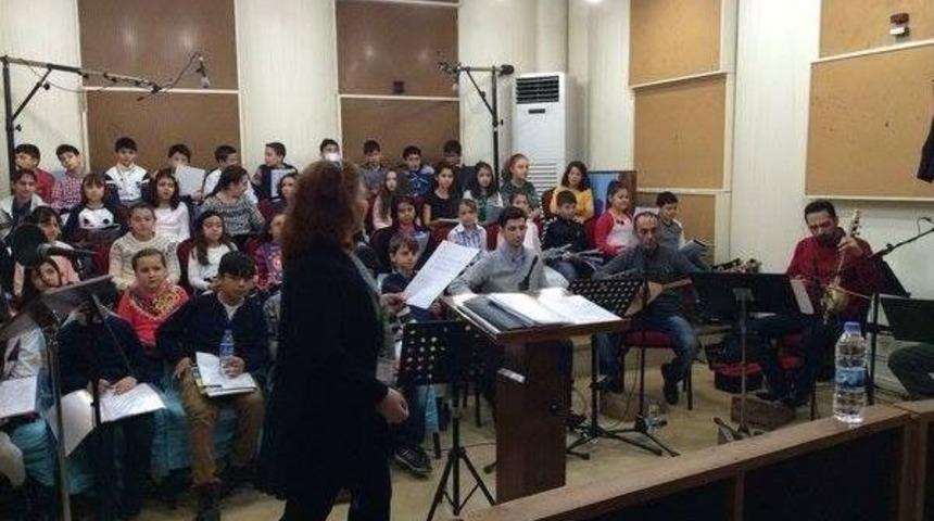 Erzurum &Ccedil;ocuk Korosu İlk Canlı Yayınını Yaptı