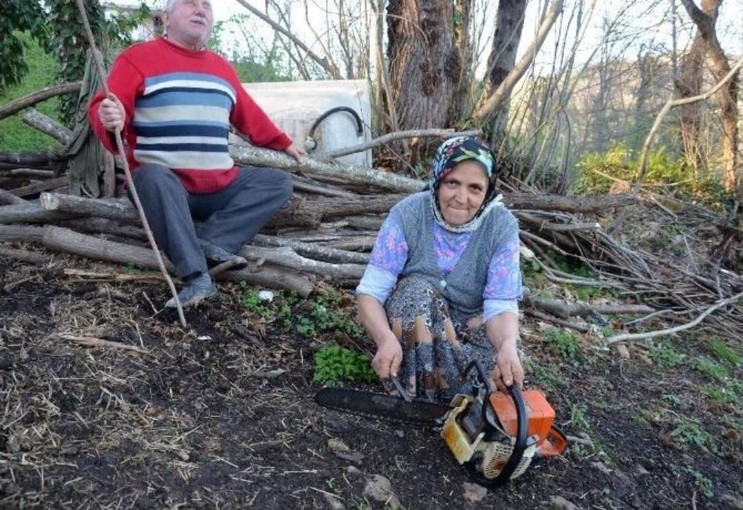 Erkeklerin Bile Zorlandığı İşleri Yapıyor