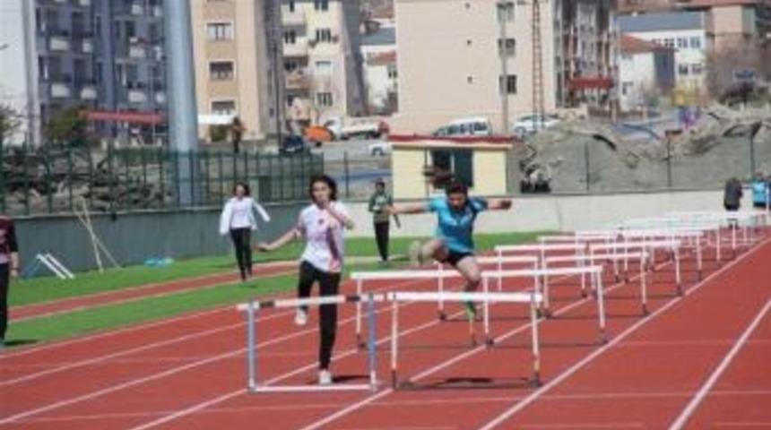 Gen&ccedil;ler Atletizm M&uuml;sabakaları Yapıldı
