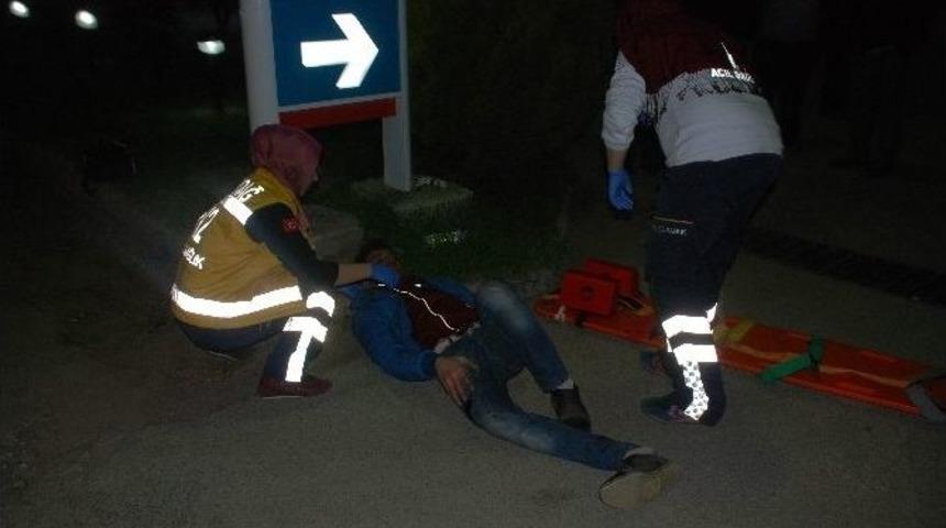 Motosiklet İle Ticari Ara&ccedil; &Ccedil;arpıştı; 1 Yaralı