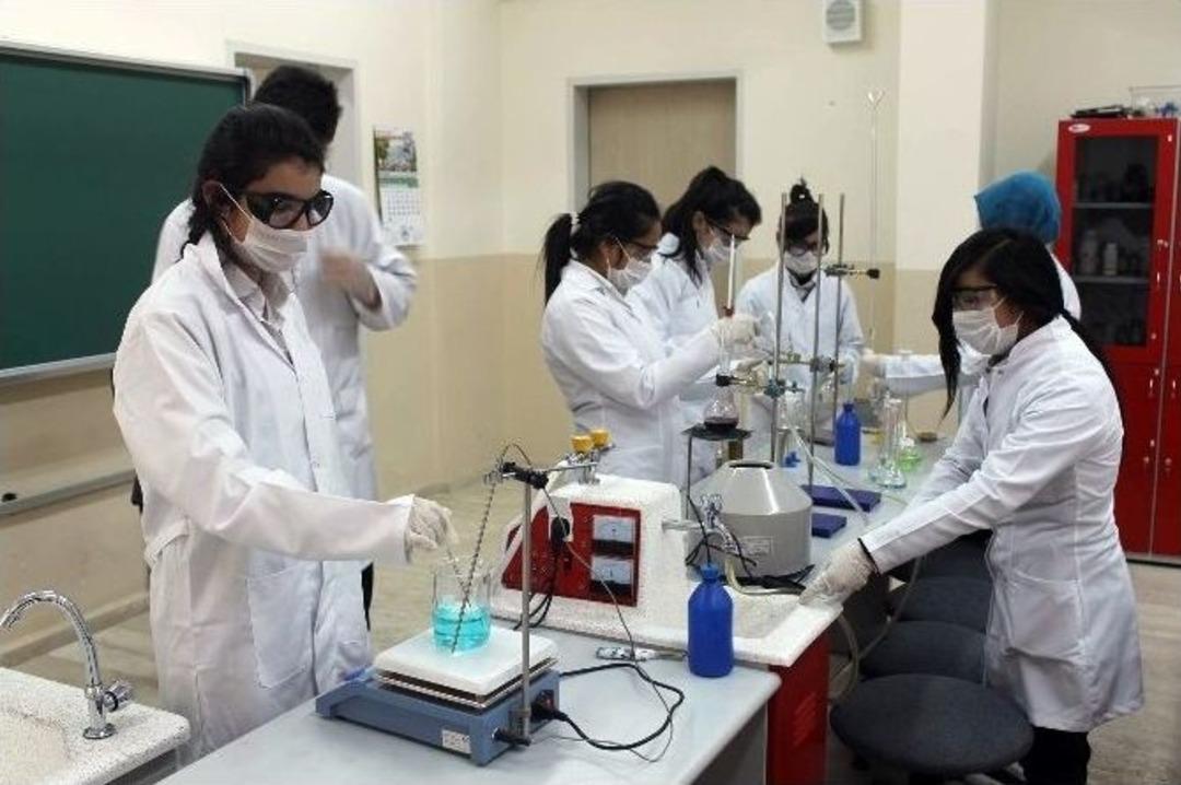 (&ouml;zel Haber) Kız &Ouml;ğrenciler Fıstıklı Parf&uuml;m &Uuml;retti