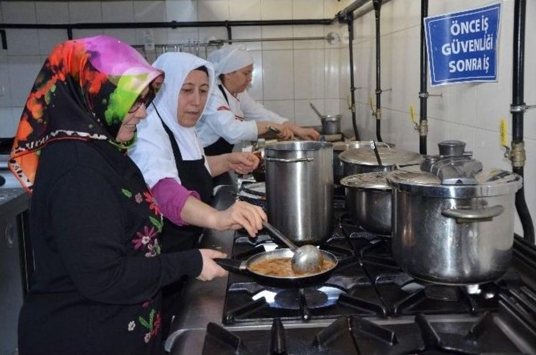 Bu Lokantada Kadın Hakimiyeti Var