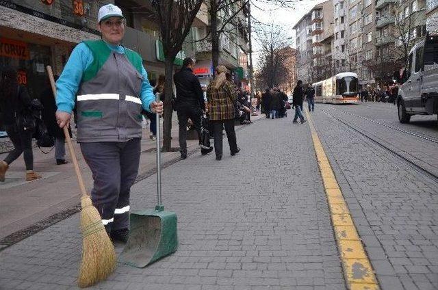 Sokaklara Kadın Eli Daha Temiz