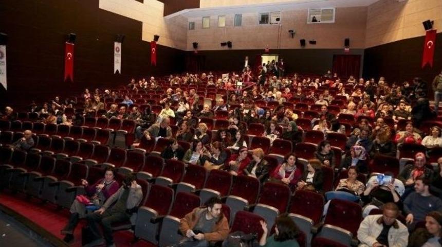 &ldquo;bir Kadın Uyanıyor&rdquo; Maltepe&rsquo;de Sahnelendi