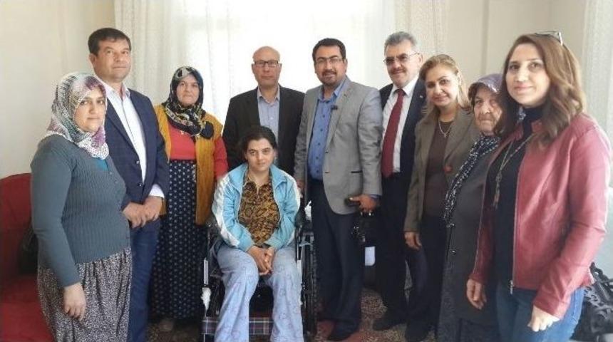 Ak Parti&rsquo;den Engelli Kadınlara Tekerlekli Sandalye