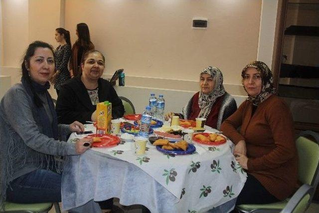 &Ccedil;erkesler&rsquo;den Kadınlar G&uuml;n&uuml; Kahvaltısı 1