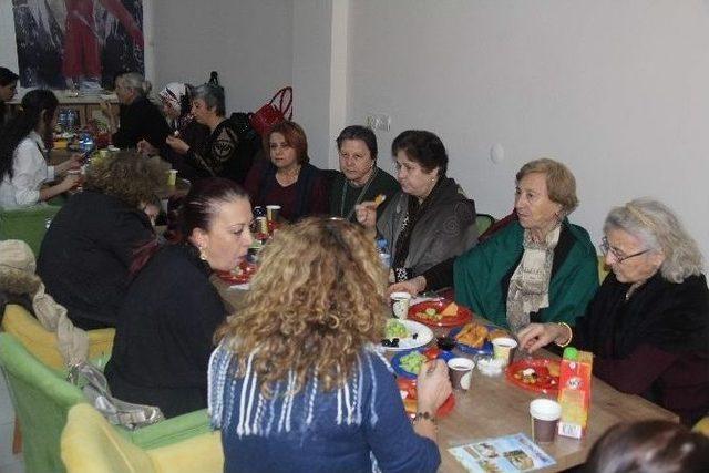 &Ccedil;erkesler&rsquo;den Kadınlar G&uuml;n&uuml; Kahvaltısı 2