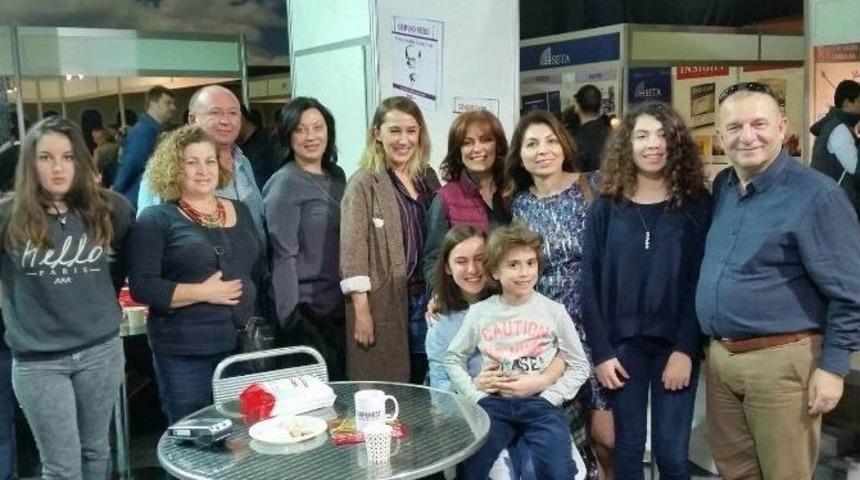 Beg&uuml;m Uysal İstanbul&rsquo;da İmza G&uuml;n&uuml;ne Katıldı