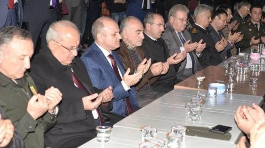 Vali &Ccedil;akacak, Şehit &Uuml;steğmen Emrah Şahin İ&ccedil;in Okutulan Mevlide Katıldı