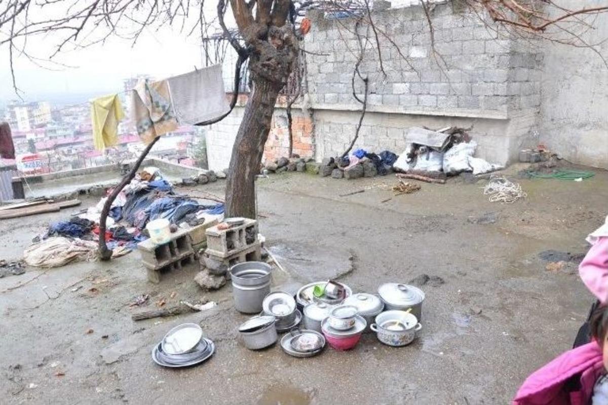 4 Aydır Karanlıkta Yaşıyorlar