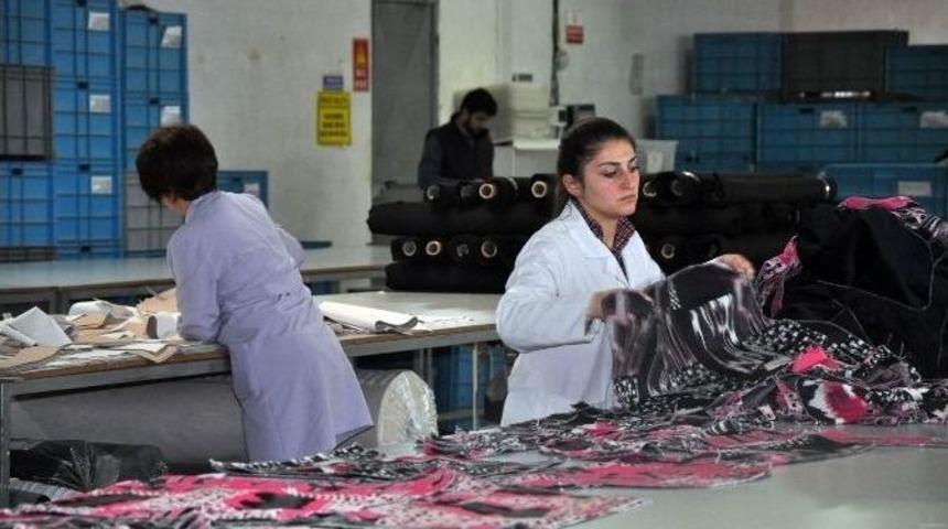 Kadınlar G&uuml;n&uuml;&rsquo;nde Ekmek Peşindeler