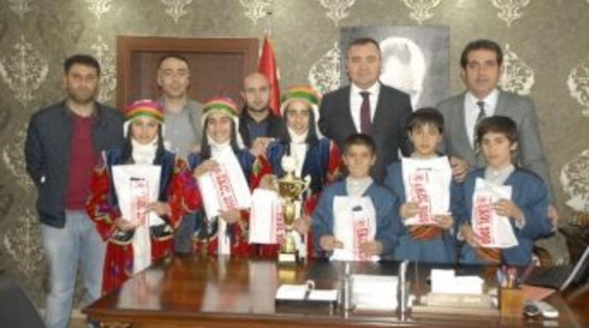 Kaymakam Sarı &Ouml;ğrencileri Kabul Etti