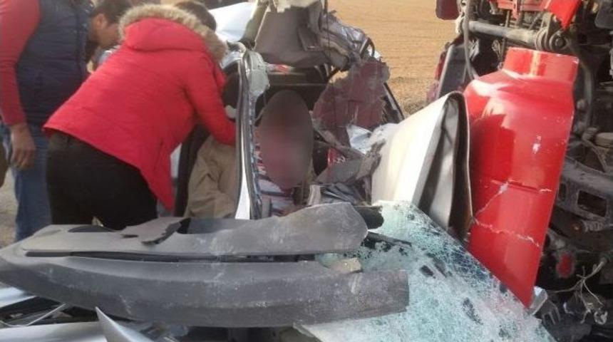 Konya&rsquo;da Tır İle Otomobil &Ccedil;arpıştı: 2 &Ouml;l&uuml;