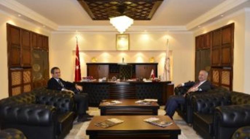 Başkan Akdemir&rsquo;den Rekt&ouml;r &Ouml;zer&rsquo;e Ziyaret