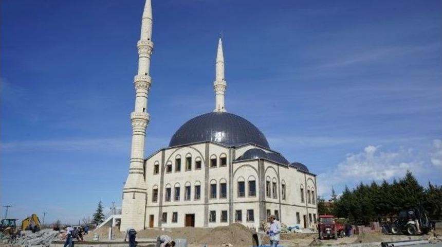 Şifa Camii &Ccedil;evre D&uuml;zenleme &Ccedil;alışmaları Devam Ediyor
