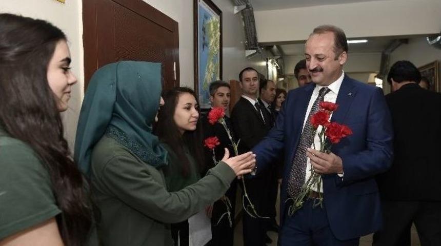 Konferans Salonunda İlk G&ouml;steri