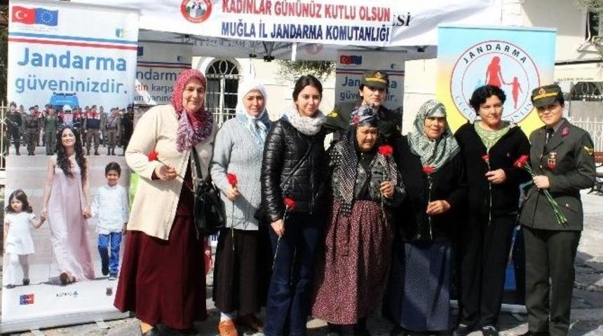 Kadın Astsubaylardan Kadınlara Karanfil