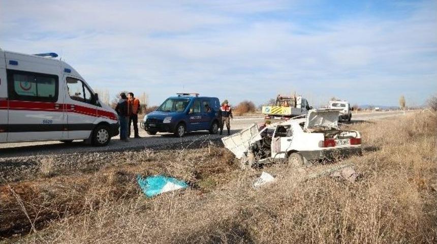 Otomobil Devrildi: 1 &Ouml;l&uuml;, 1 Yaralı