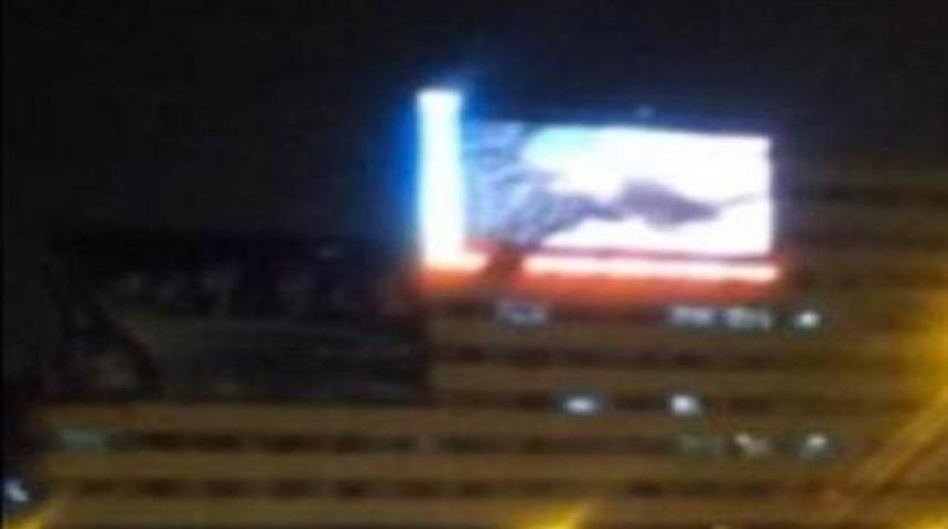 Dev monit&ouml;rde porno skandalı