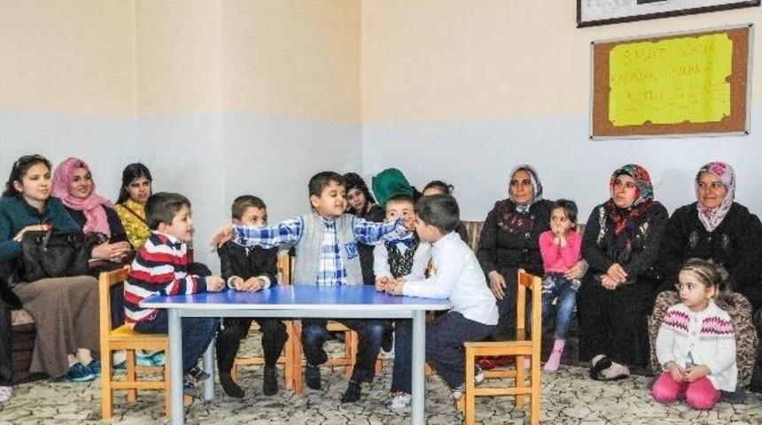 Şehitkamilli Miniklerkadınlar G&uuml;n&uuml;&rsquo;n&uuml; Kutladı