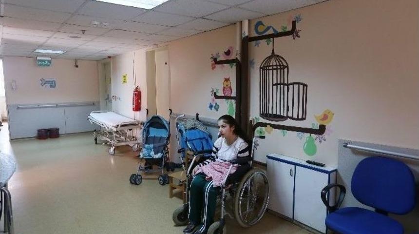 Hastane Koridorları Sanat Sokağına D&ouml;n&uuml;şt&uuml;