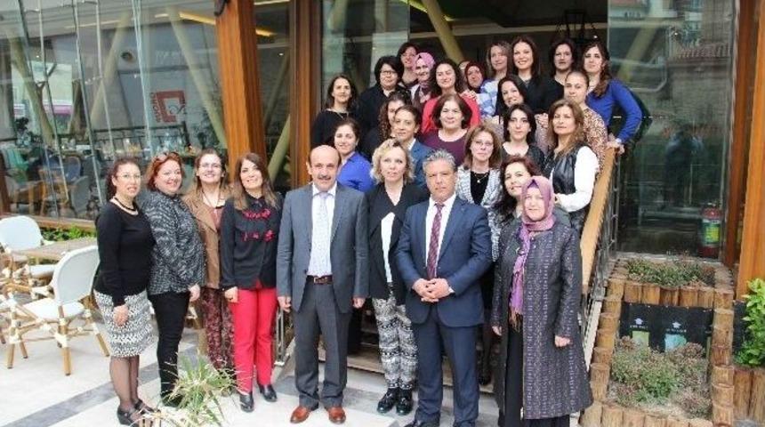 Gazi&rsquo;den Bayan &Ouml;ğretmenlere Jest