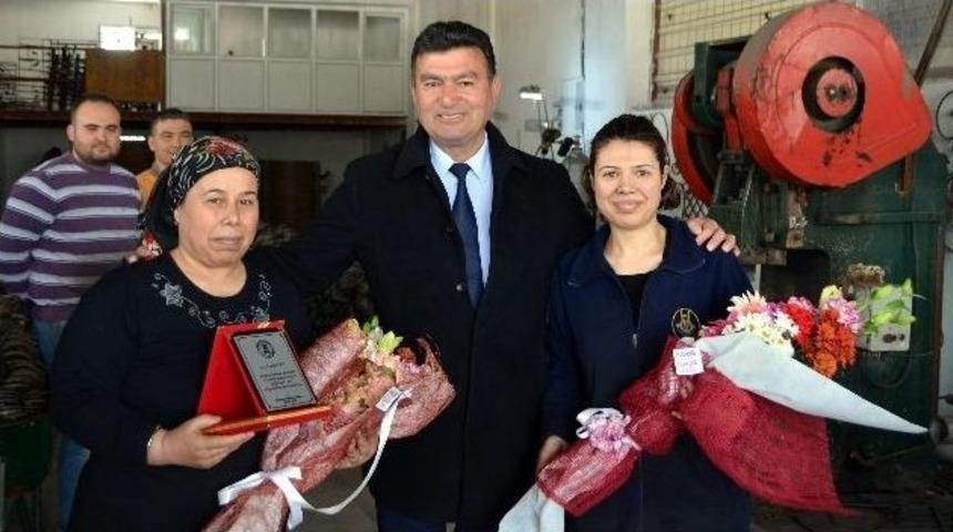 Başkan Akın, Demiri Nakış Gibi İşleyen Kadınları Ziyaret Etti