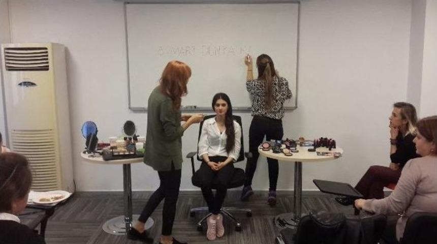 İşitme Ve Konuşma Engelli Kadınlar Unutulmadı