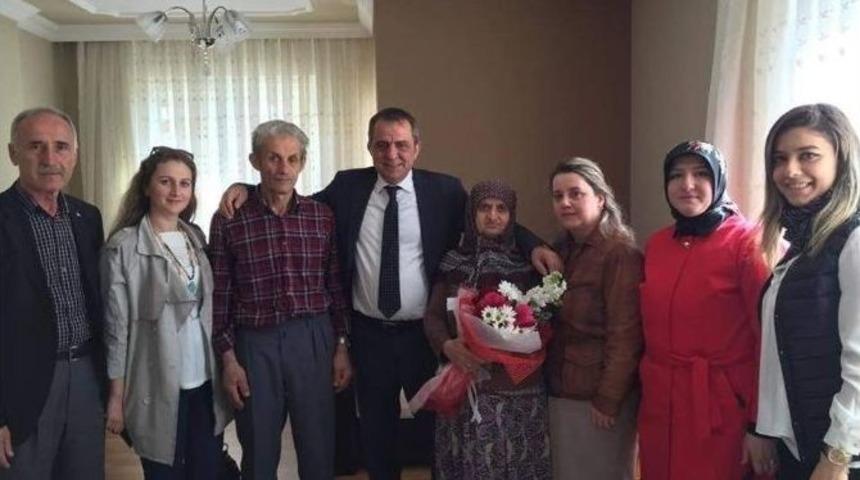 Sağıroğlu&rsquo;ndan Annelere S&uuml;rpriz Ziyaret