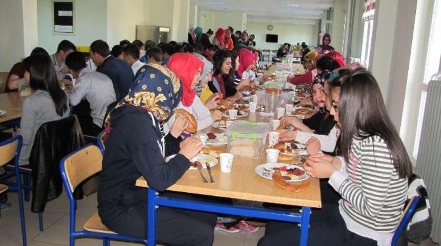 Ygs&rsquo;ye Hazırlanan &Ouml;ğrencilere Moral Kahvaltısı