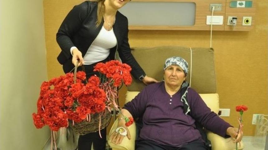 Acıbadem Adana Hastanesi&rsquo;nde 8 Mart Kadınlar G&uuml;n&uuml; Kutlandı