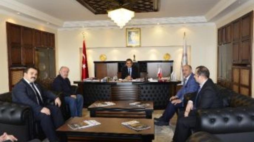 İlim Yayma Cemiyeti Rekt&ouml;r &Ouml;zer&rsquo;i Ziyaret Etti