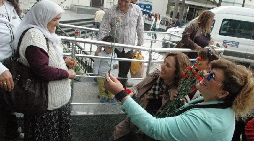 Ak Partiden Kadınlara Anlamlı Ziyaret