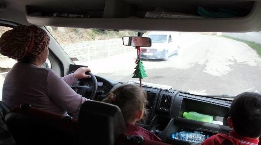 Yardım İ&ccedil;in Başladığı İşi, Eşinin Elinden Aldı