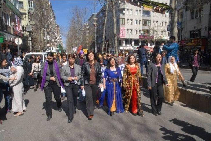 Diyarbakır’da 8 Mart Kadınlar Günü Yürüyüşü G3